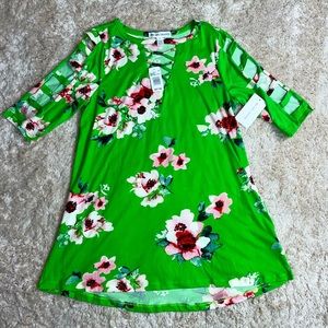 New York Laundry Missy Embellished Women’s Top Size Small.    0310